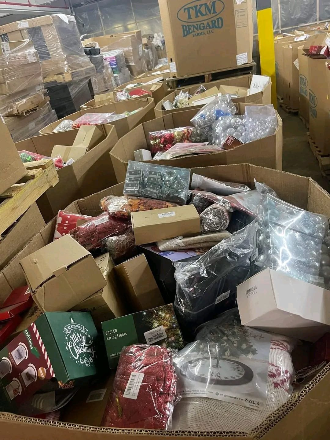 Wholesale Christmas Decor Items for All Christmas Needs - Image 9