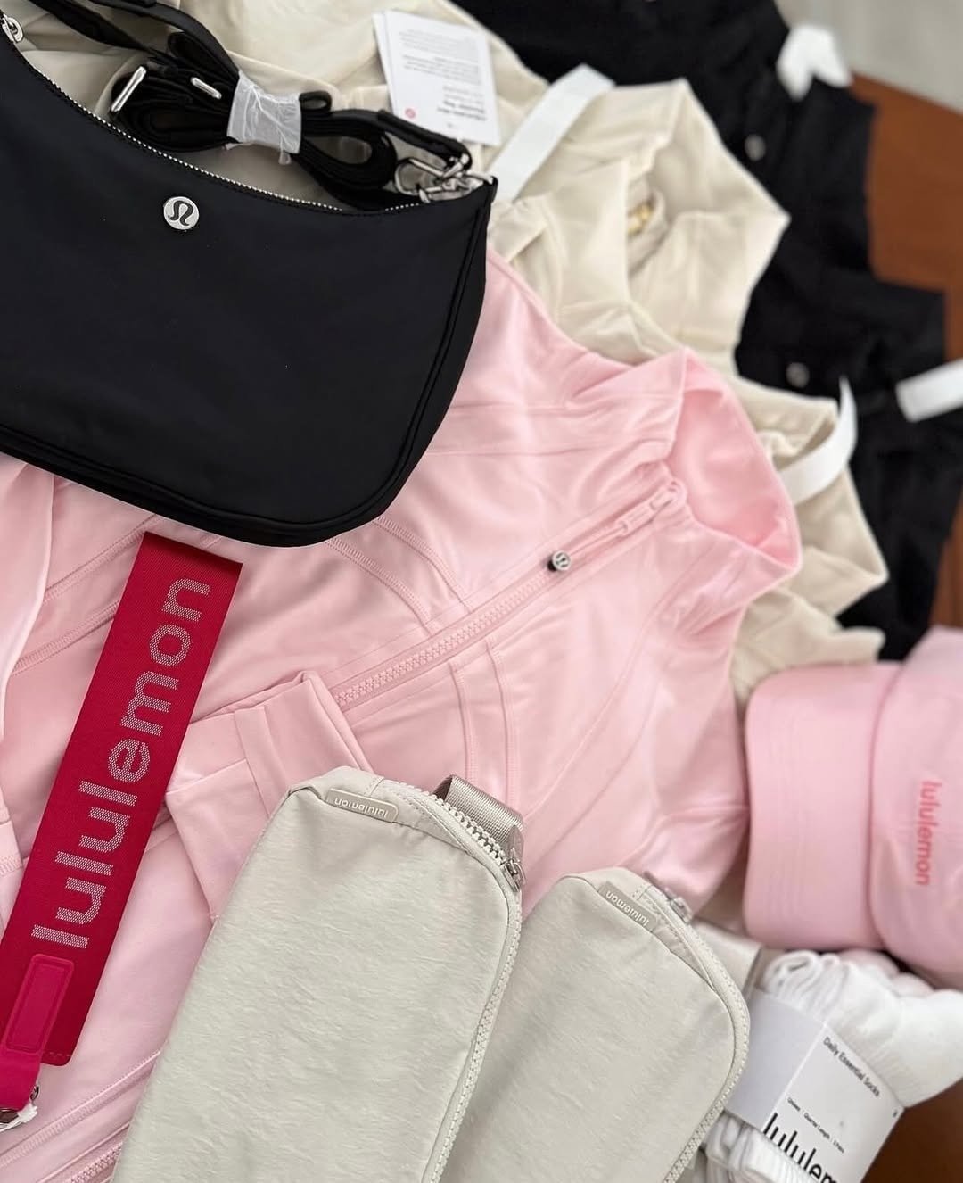 Wholesale lululemon clothes pallets