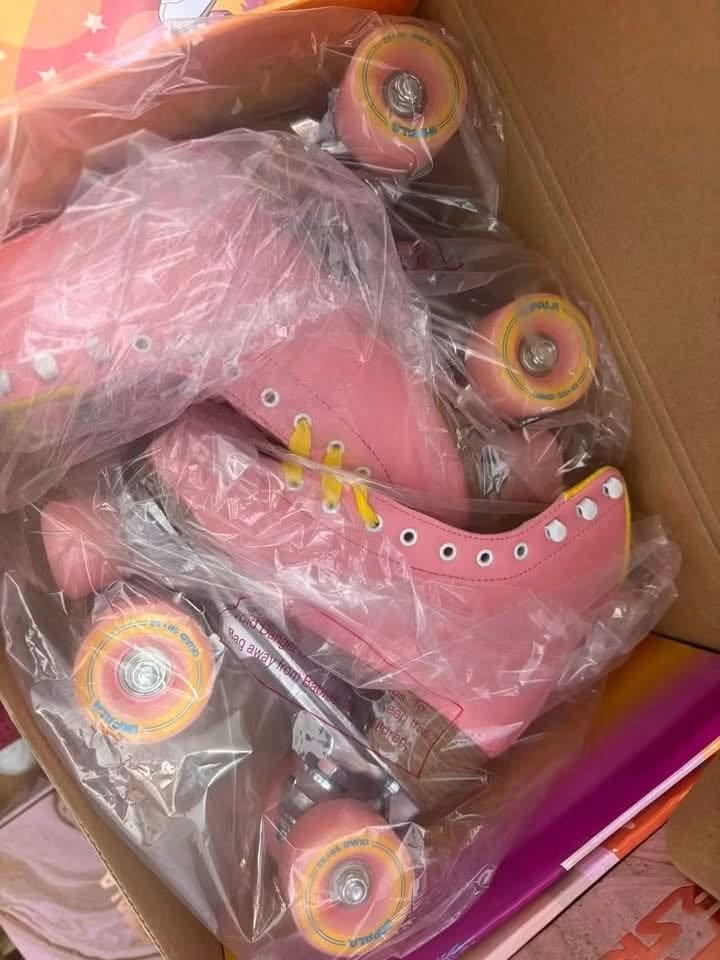 rollers skates shoes pallet - Image 6