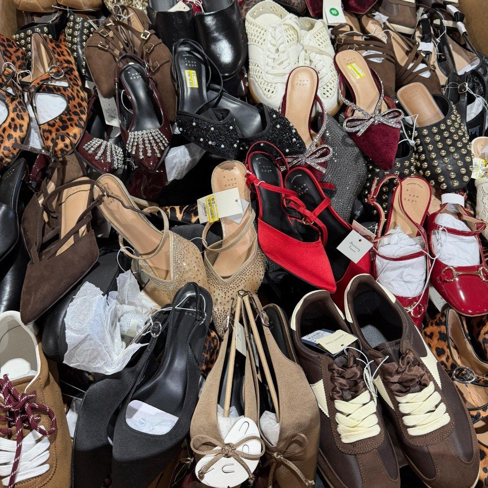 TARGET WOMEN’S SHOE PALLET - Image 4