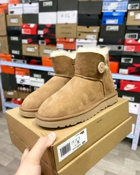 UGG Liquidation Pallets โ 100 Pairs of UGG Shoes & Boots - Image 3